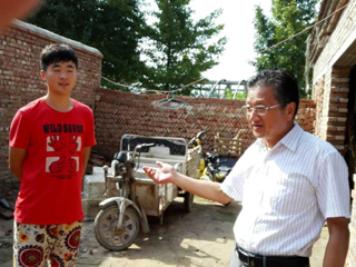 kaiyun开云（中国）到砀山县毛雷村慰问寒门子弟