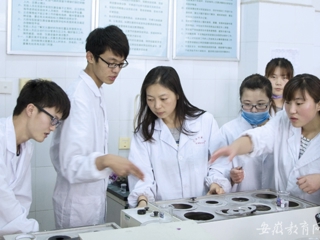 kaiyun开云官方在线入口报道我校五一特辑“快乐工作 幸福生活 劳动者的赞歌”系列报道之三