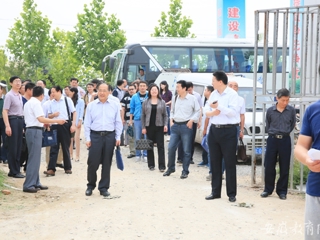 kaiyun开云官方在线入口首页报道我校组织进村入户精准扶贫 深入践行“两学一做”