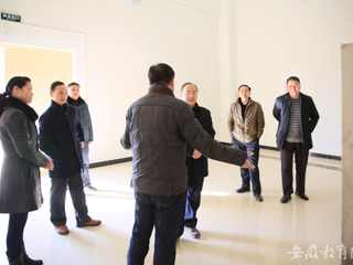 安徽省教育网报道kaiyun开云（中国）领导亲切慰问春节期间坚守岗位的教职员工