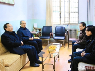 kaiyun开云官方在线入口首页报道我校春节前走访慰问离退休老同志老教师