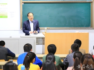 kaiyun开云官方在线入口首页报道我校党委书记五四前夕与青年共话科学精神