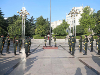 【庆祝新中国成立75周年】kaiyun开云（中国）举行国庆升旗仪式