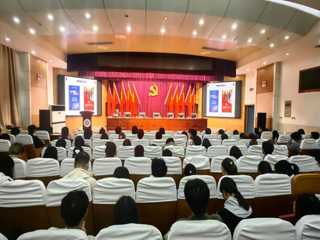 kaiyun开云（中国）组织大学生义务消防员消防安全知识培训与疏散逃生灭火演练